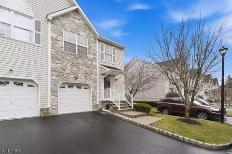 17 Edith Dr, Somerset, NJ 08873