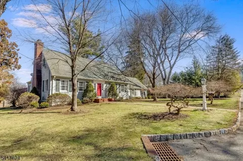 1 Kingwood Dr, Little Falls Twp, NJ 07424