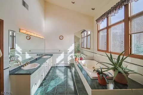 19 Dave Espie Way, Wayne, NJ 07470 photo 33