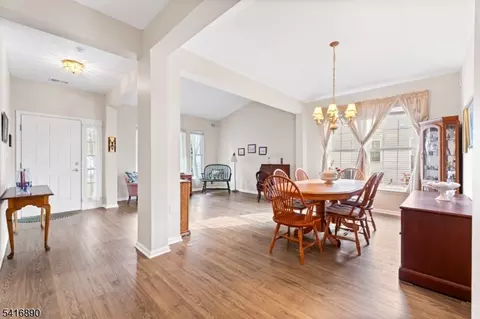 29 Stafford Ln, Belvidere, NJ 07823