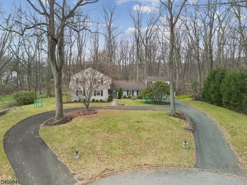 31 N Ventosa Dr, Morristown, NJ 07960