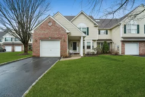 17 Cooper Ln, Millington, NJ 07946