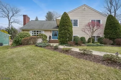 63 Gallinson Dr, New Providence, NJ 07974