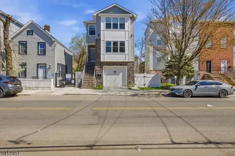 420 S 10th St, Newark, NJ 07103