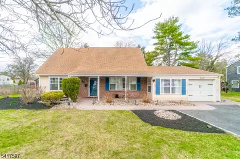 8 Dahlia Rd, Somerset, NJ 08873