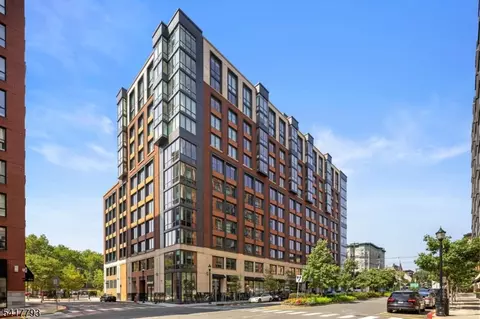 1000 Maxwell Ln #8A, Hoboken, NJ 07030
