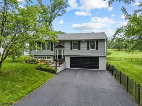 9 Fairway Trl, Sparta, NJ 07871