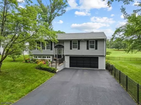 9 Fairway Trl, Sparta, NJ 07871