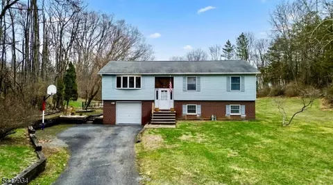 37 Jones Ln, Hardwick Twp, NJ 07825