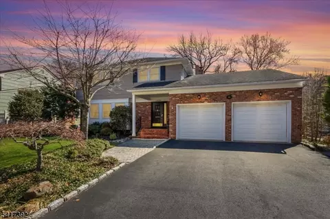41 Stirling Ct, Metuchen, NJ 08840
