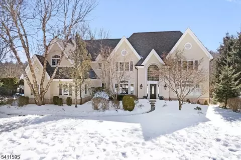 6 Stonehedge Ct, Warren, NJ 07059