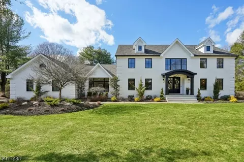 388 Freemans Ln, Franklin Lakes, NJ 07417