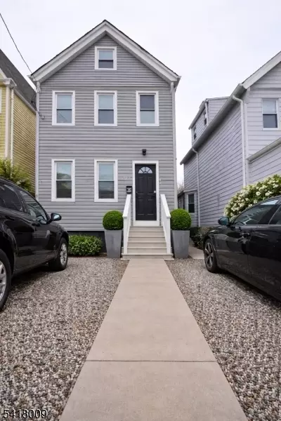 633 Thomas Blvd, East Orange, NJ 07017