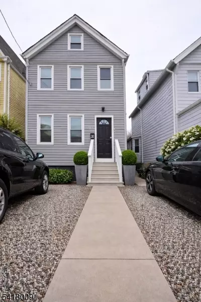 633 Thomas Blvd, East Orange, NJ 07017