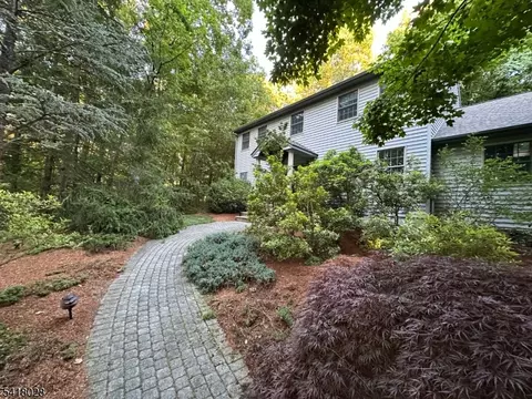 9 Buckhaven Trl, Stockholm, NJ 07460