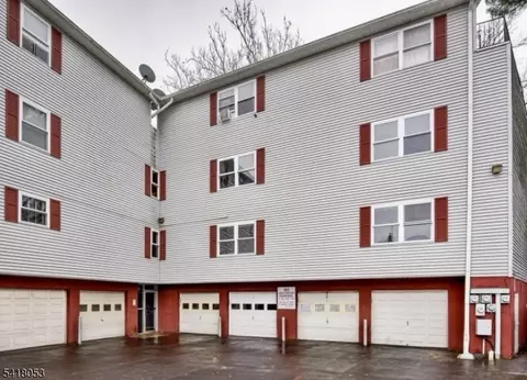 51 Smith St, Irvington, NJ 07111