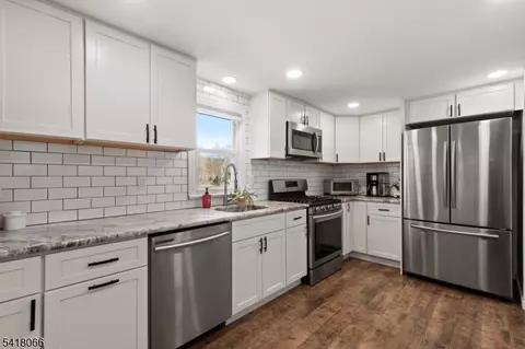 13 Millers Ln, Milltown, NJ 08850