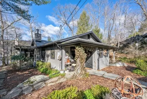 26 Short Rd, Bloomingdale Boro, NJ 07420 photo 2