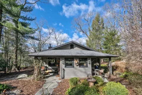 26 Short Rd, Bloomingdale Boro, NJ 07420