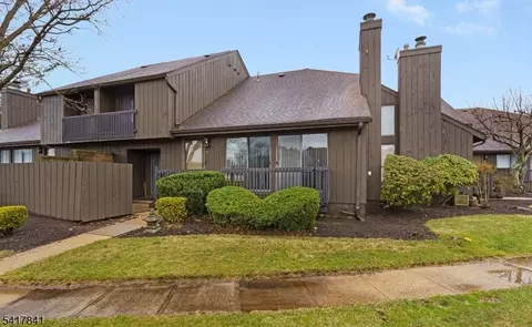 29 Westgate Dr, Edison, NJ 08820