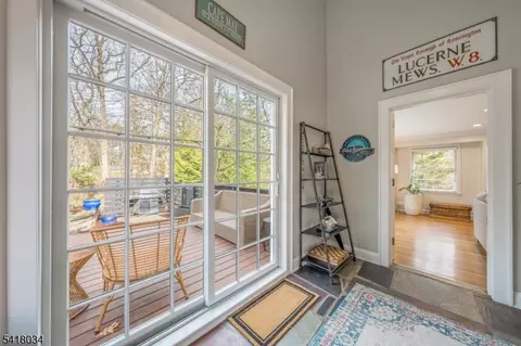 Entry Way - 272 Glen Ave, Millburn, NJ 07041 photo 3 of 4