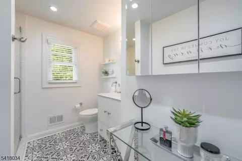 Bath - 272 Glen Ave, Millburn, NJ 07041 photo 1 of 3