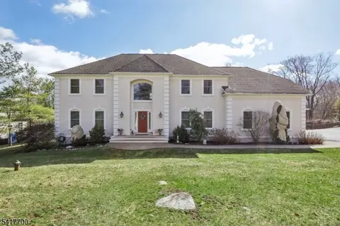 49 Boonton Ave, Kinnelon, NJ 07405