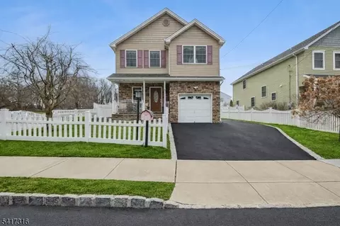 83 White St, Dover, NJ 07801