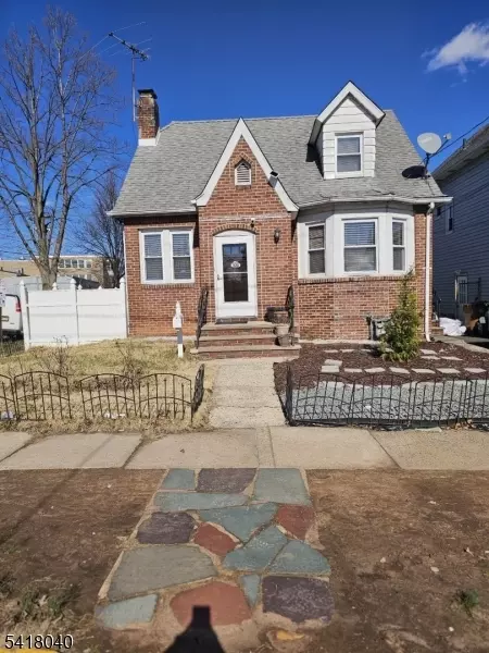 836 Summit St, Linden, NJ 07036