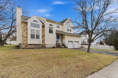4 Crowel Rd, Hillsborough, NJ 08844