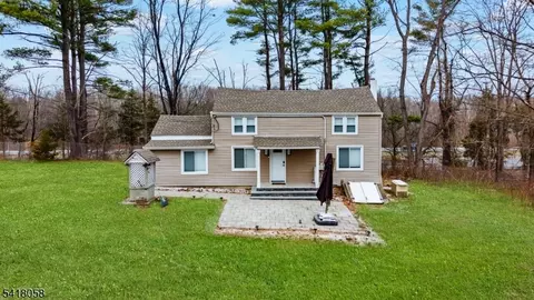 28 Wagners Ln, Warren, NJ 07059