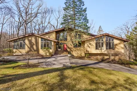 4 Timber Ridge Dr, Warren, NJ 07059