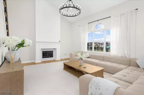 86 Treetops Cir, Princeton, NJ 08540