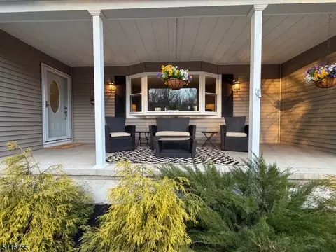 206 Pleasant Run Rd, Neshanic Station, NJ 08853