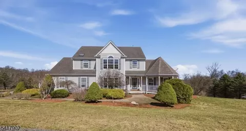 122 Millbrook Rd, Hardwick Twp, NJ 07825
