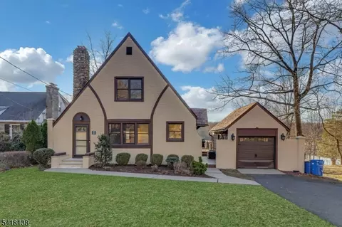 10 Lake Dr W, Wayne, NJ 07470