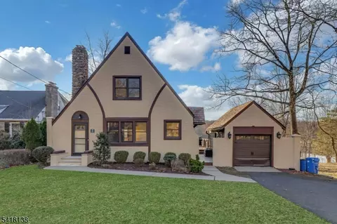 10 Lake Dr W, Wayne, NJ 07470