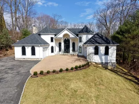 9 Condit Rd, Mountain Lakes, NJ 07046