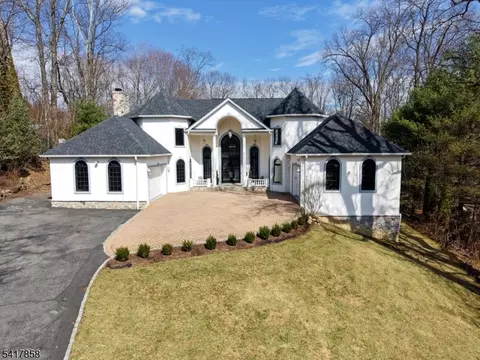 9 Condit Rd, Mountain Lakes, NJ 07046