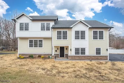 24 Shrewsbury Dr, Livingston, NJ 07039