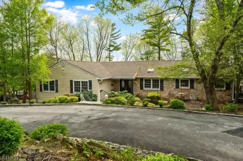 7 Chadwick Rd, Livingston, NJ 07039