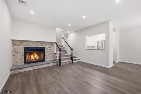 8 Encampment Dr, Bedminster, NJ 07921