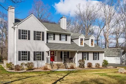 1 Pillar Dr, Rockaway Twp, NJ 07866