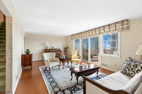 Living - 10 Tree Top Dr, Springfield, NJ 07081 photo 1 of 2