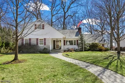 Exterior - 10 Tree Top Dr, Springfield, NJ 07081 photo 2 of 4