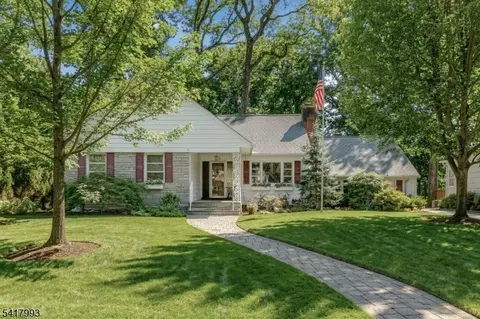 10 Tree Top Dr, Springfield, NJ 07081