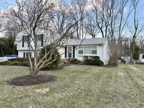 8 Johnston Dr, Morristown, NJ 07960