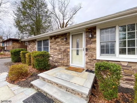 28 Woodside Dr, West Milford, NJ 07480