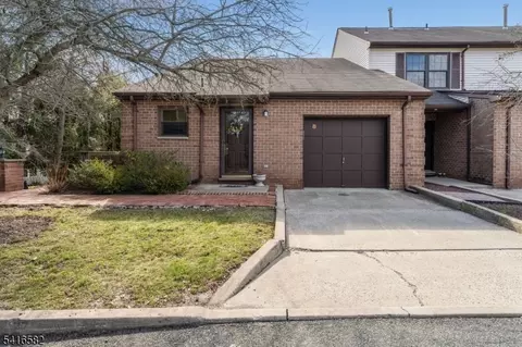 8 Betty Ct, Lebanon, NJ 08833
