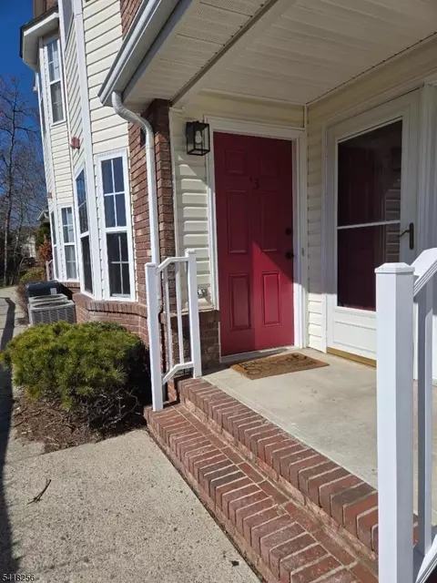 43 Forest Dr, Piscataway, NJ 08854